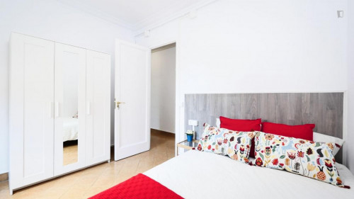 Snug double bedroom in a 5-bedroom apartment near El Clot - Aragó train station - Gallery - 11