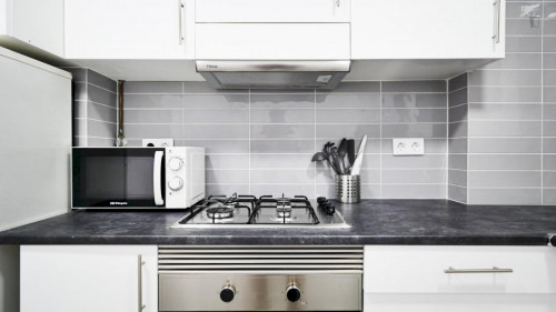Snug double bedroom in a 5-bedroom apartment near El Clot - Aragó train station - Gallery - 9