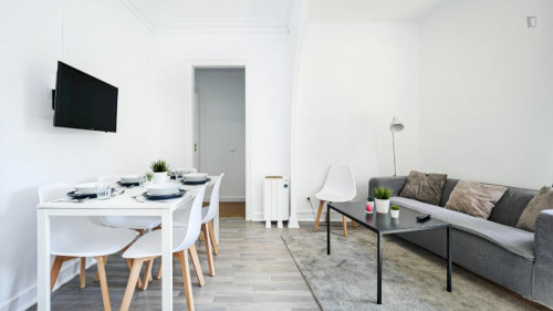 Snug double bedroom in a 5-bedroom apartment near El Clot - Aragó train station - Gallery - 14