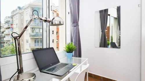 Snug double bedroom in a 5-bedroom apartment near El Clot - Aragó train station - Gallery - 16