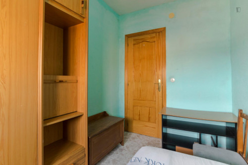 Single bedroom in 3-bedroom apartment in San Fermín  - Gallery -  2