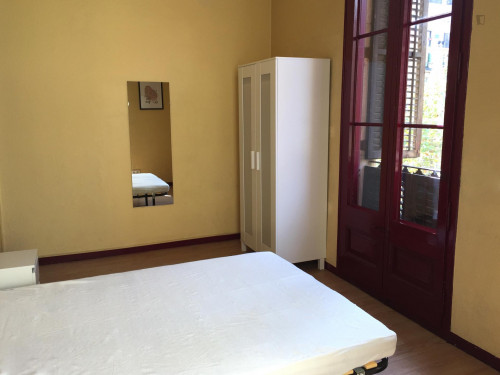 Well-located double bedroom close to the Facultat de Filosofia - Universitat Ramon Llull  - Gallery -  1
