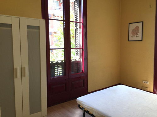 Well-located double bedroom close to the Facultat de Filosofia - Universitat Ramon Llull  - Gallery -  2