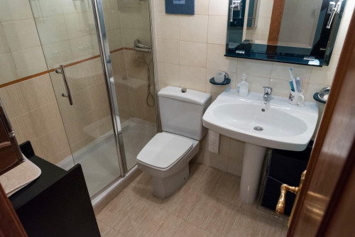 Nice twin bedroom close to Cuatro Vientos station - Gallery - 5