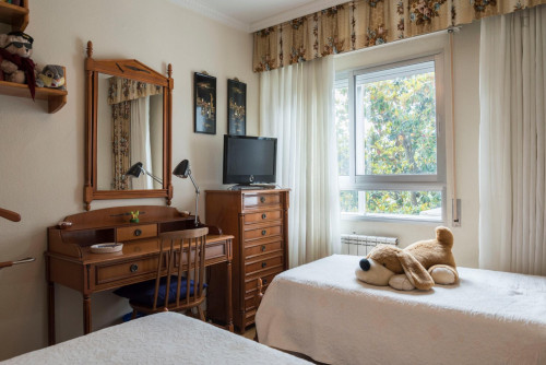 Nice Twin Bedroom Close To Cuatro Vientos Station - 2
