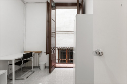 Good looking bedroom with central heating in Barrio gótico