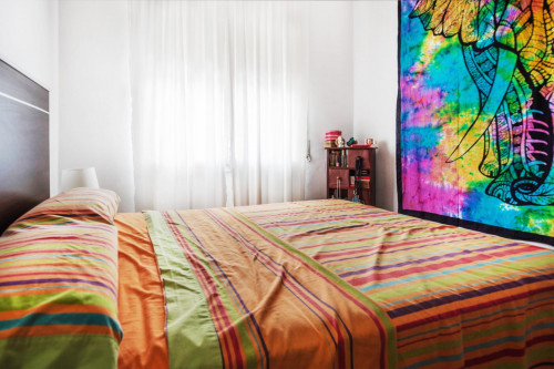Snug double bedroom in Sant Gervasi - Galvany