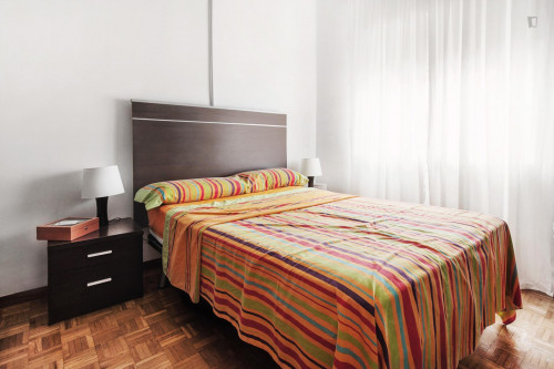 Snug double bedroom in Sant Gervasi - Galvany