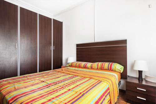 Snug double bedroom in Sant Gervasi - Galvany
