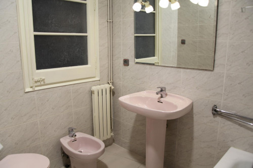 Nice double bedroom close to Universidad Internacional Menéndez Pelayo - Barcelona campus