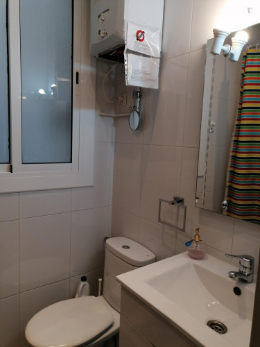 Single bedroom in a 2-bedroom apartment near Glòries metro station - Gallery - 9
