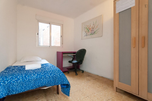 Single in single bedroom, with balcony, in 10-bedroom apartment