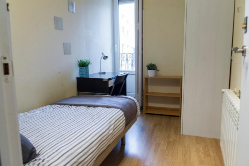 Comfy single bedroom near La Latina metro station
