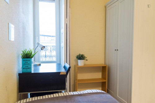 Comfy single bedroom near La Latina metro station