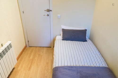 Comfy single bedroom near La Latina metro station