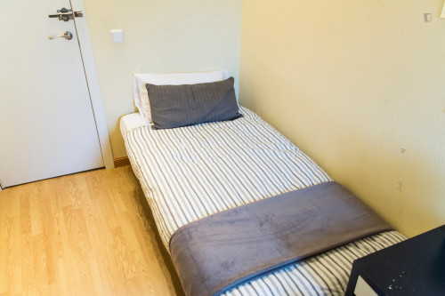 Comfy single bedroom near La Latina metro station