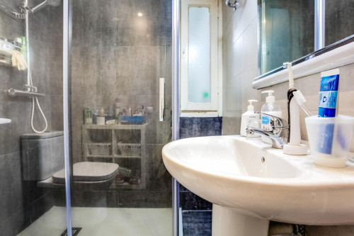Fair single bedroom in the Sants neighbourhood