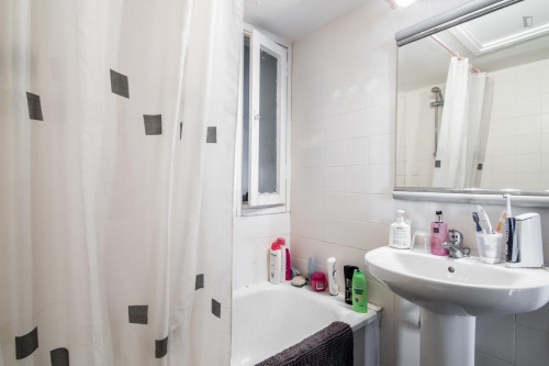 Fair single bedroom in the Sants neighbourhood