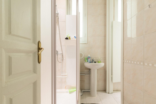 Pleasant double bedroom near United International Business Schools-UIBS - Gallery - 12