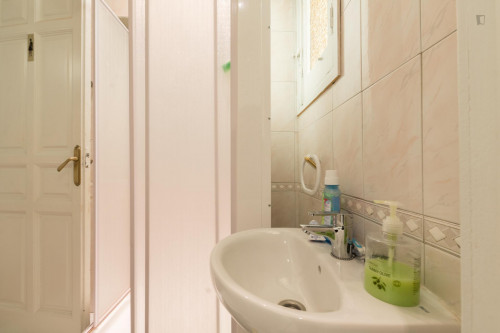 Pleasant double bedroom near United International Business Schools-UIBS - Gallery - 11