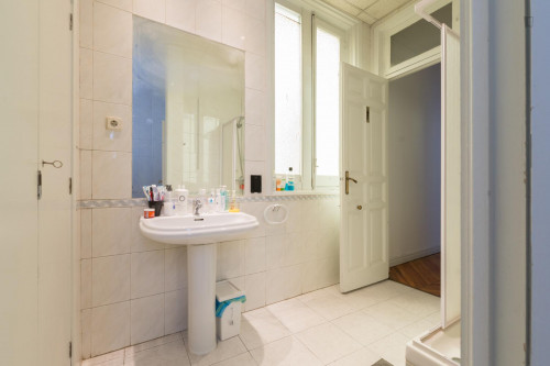 Pleasant double bedroom near United International Business Schools-UIBS - Gallery - 8