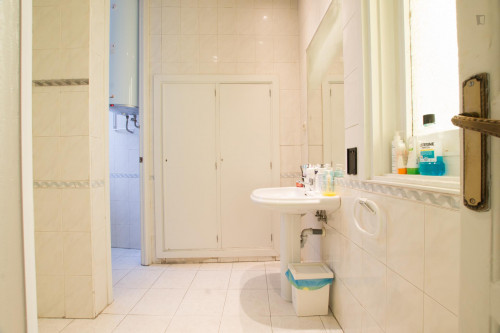 Pleasant double bedroom near United International Business Schools-UIBS - Gallery - 6