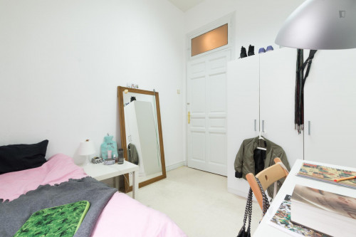 Single bedroom in a 10-bedroom flat in Asturias - Gallery - 27
