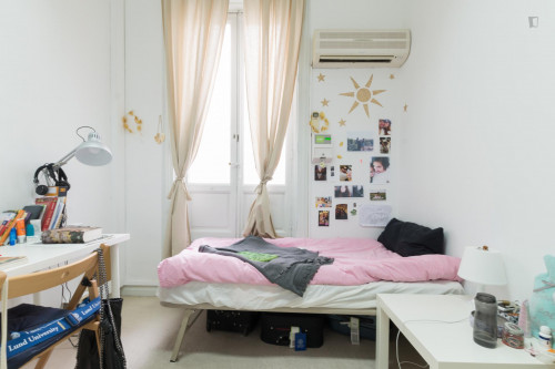 Single bedroom in a 10-bedroom flat in Asturias  - Gallery -  1