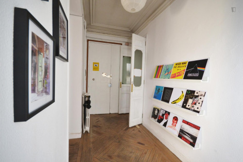 Single bedroom in a 11-bedroom flat in Asturias, next to Palacio Real de Madrid  - Gallery -  5