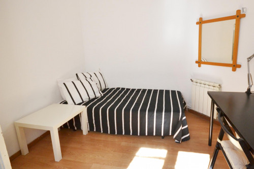 Single bedroom in a 11-bedroom flat in Asturias, next to Palacio Real de Madrid - Gallery - 21