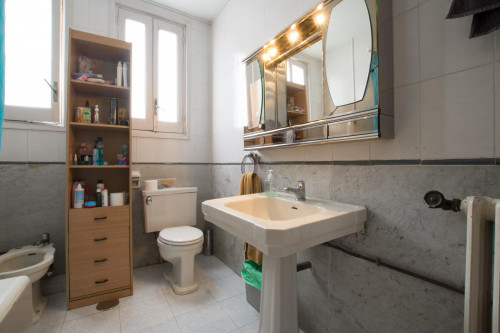 Single bedroom in a 11-bedroom flat in Asturias, next to Palacio Real de Madrid - Gallery - 12
