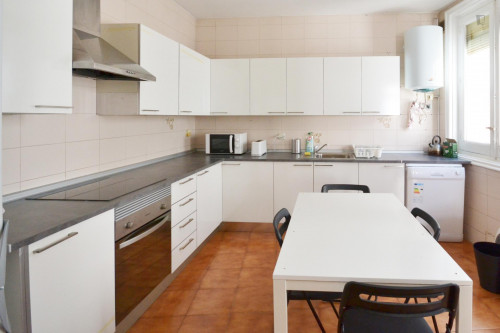 Single bedroom in a 11-bedroom flat in Asturias, next to Palacio Real de Madrid - Gallery - 17