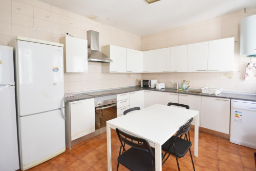 Single bedroom in a 11-bedroom flat in Asturias, next to Palacio Real de Madrid - Gallery - 18