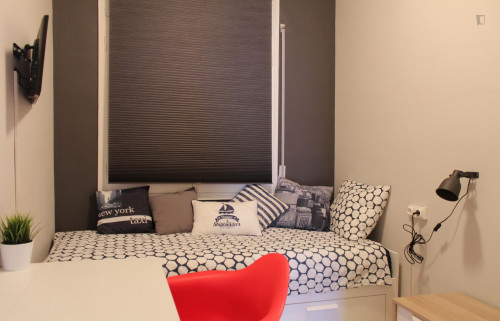  RH4-R2 Single Bedroom In A Stylish Flat Near The Iconic La Sagrada Familia  -  RH4-R2 Single bedroom in a stylish flat near the iconic La Sagrada Familia  - Gallery -  1