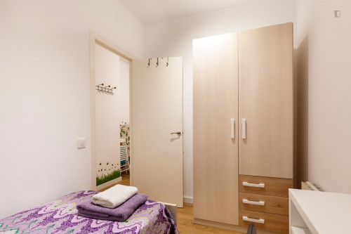 Private bedroom in apartment with own toilet and kitchen