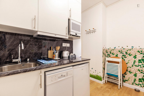 Private bedroom in apartment with own toilet and kitchen - Gallery - 8