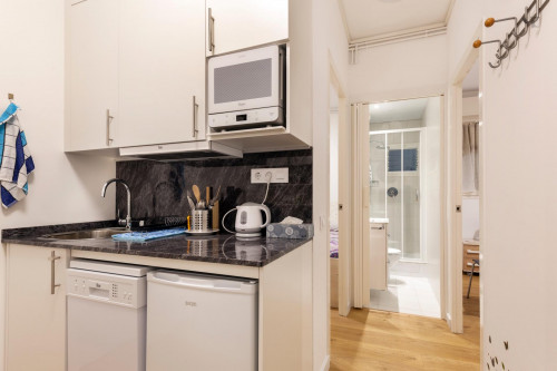 Private bedroom in apartment with own toilet and kitchen - Gallery - 6