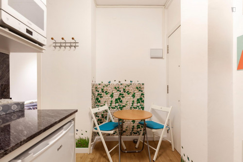 Private bedroom in apartment with own toilet and kitchen - Gallery - 7