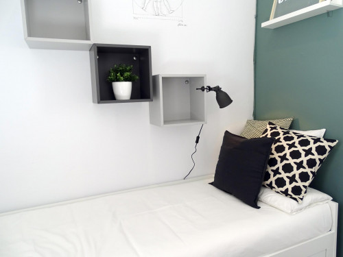 RH18-R5 Single bedroom in 9-bedroom apartment. - Gallery - 16