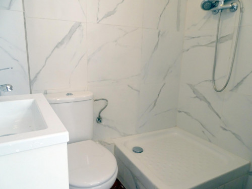 RH18-R5 Single bedroom in 9-bedroom apartment. - Gallery - 9