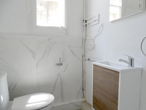 RH18-R5 Single bedroom in 9-bedroom apartment. - Gallery - 7
