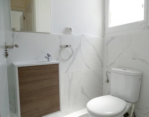 RH18-R5 Single bedroom in 9-bedroom apartment.