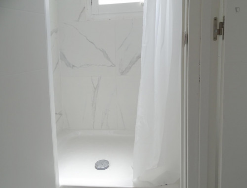 RH18-R5 Single bedroom in 9-bedroom apartment. - Gallery - 6