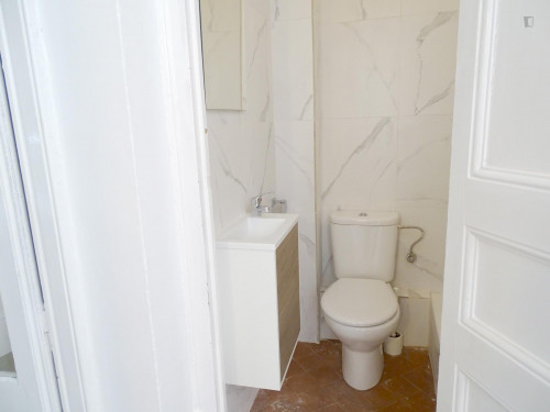 RH18-R5 Single bedroom in 9-bedroom apartment. - Gallery - 8