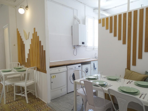 RH18-R5 Single bedroom in 9-bedroom apartment.