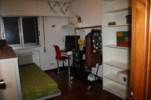 Single bedroom in a 3-bedroom apartment in Puente de Vallecas  - Gallery -  1
