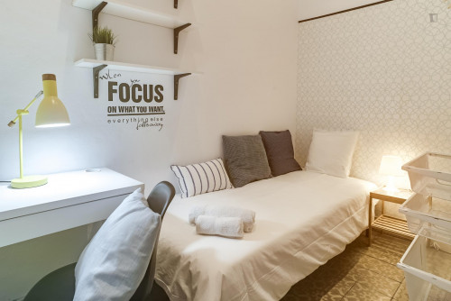  RH9-R1B Attractive Single Bedroom Near Diagonal Metro Station  -  RH9-R1B Attractive single bedroom near Diagonal metro station  - Gallery -  1