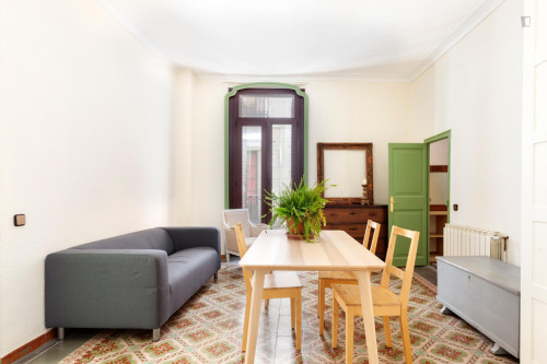 Double bedroom in 5-bedroom apartment