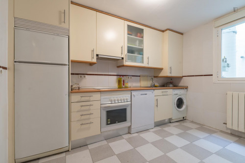 Pleasant double bedroom near the Tirso de Molina metro - Gallery - 8