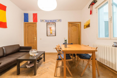 Pleasant double bedroom near the Tirso de Molina metro - Gallery - 5